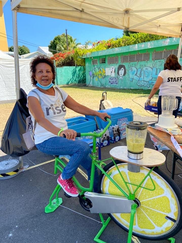 Mireille-montoya-velo-a-smoothie-tien-bo-la-forme-lentouraz-connecte